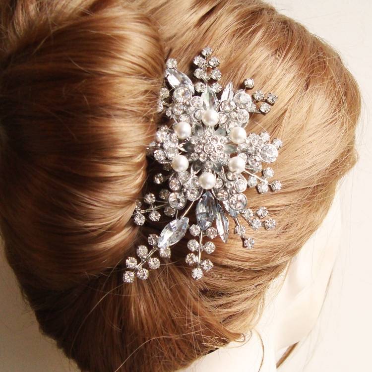 updo-casamento-acessórios de cabelo-cristais-pérolas-atraente-bonito-simples