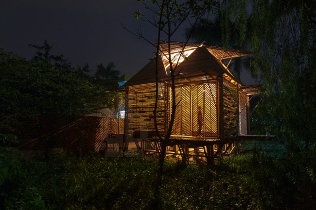 Bambu da fachada iluminando belos detalhes