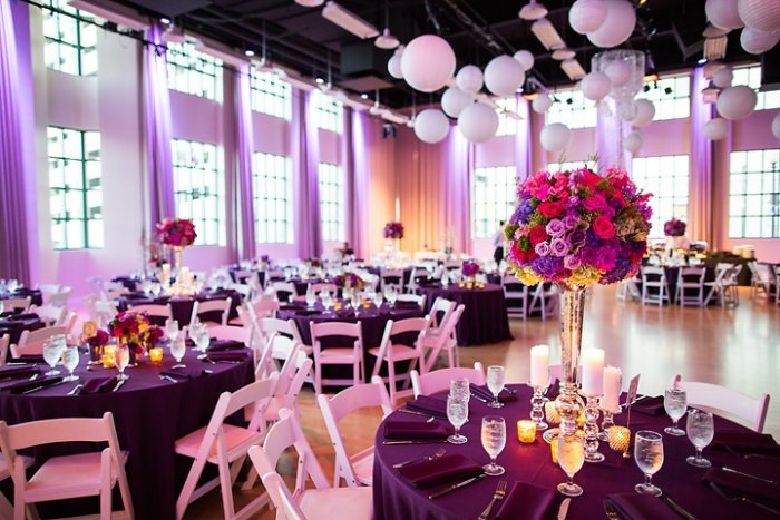 romance-casamento-decoração-em-fúcsia-roxo-violeta-escuro-toalhas de mesa