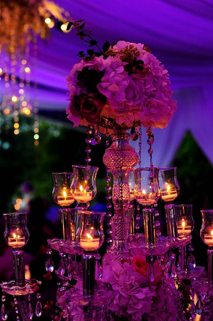 deco-ideias-casamento-romântico-mesas-velas-violeta-fúcsia nuances de cor