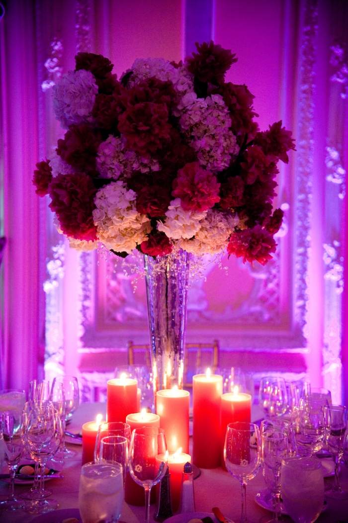 Decoração de casamento em violeta violeta misteriosa luz de velas