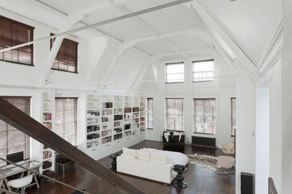 loft de luxo em londres com teto alto biblioteca zebra