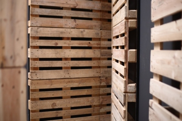 ailaic twobo architects luis twose showroom pallets