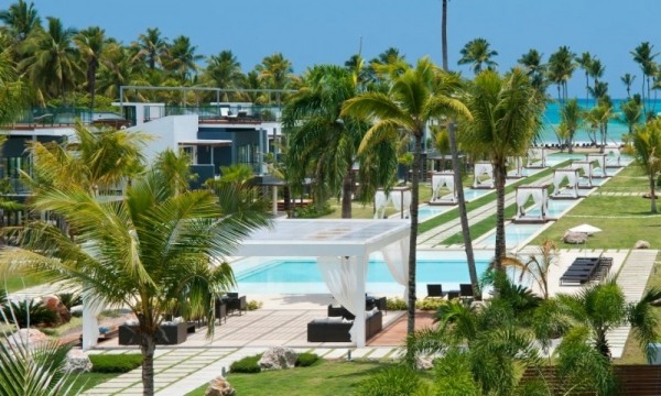 Hotel Sublime Samana nas piscinas de palmeiras na República Dominicana