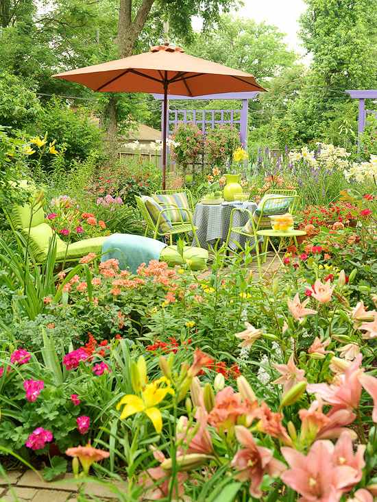 ideias de jardim lírios do dia móveis verdes guarda-sol pêssego