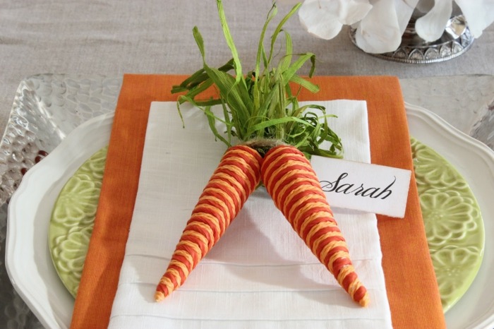 Easter-table-decoration-plate-decorate-carrot-carrot-yarn-orange-tinker