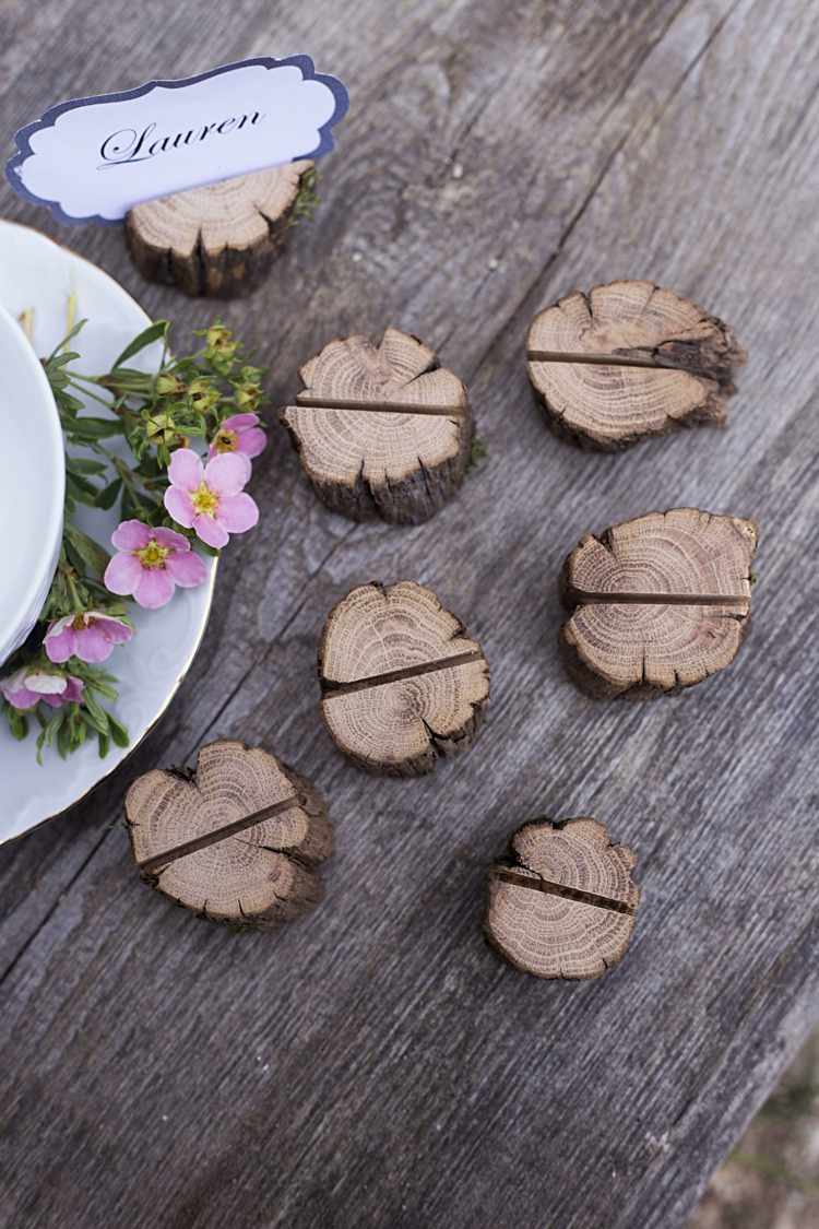 cartões de lugar casamento madeira fatias de árvores decorações de mesa rústicas