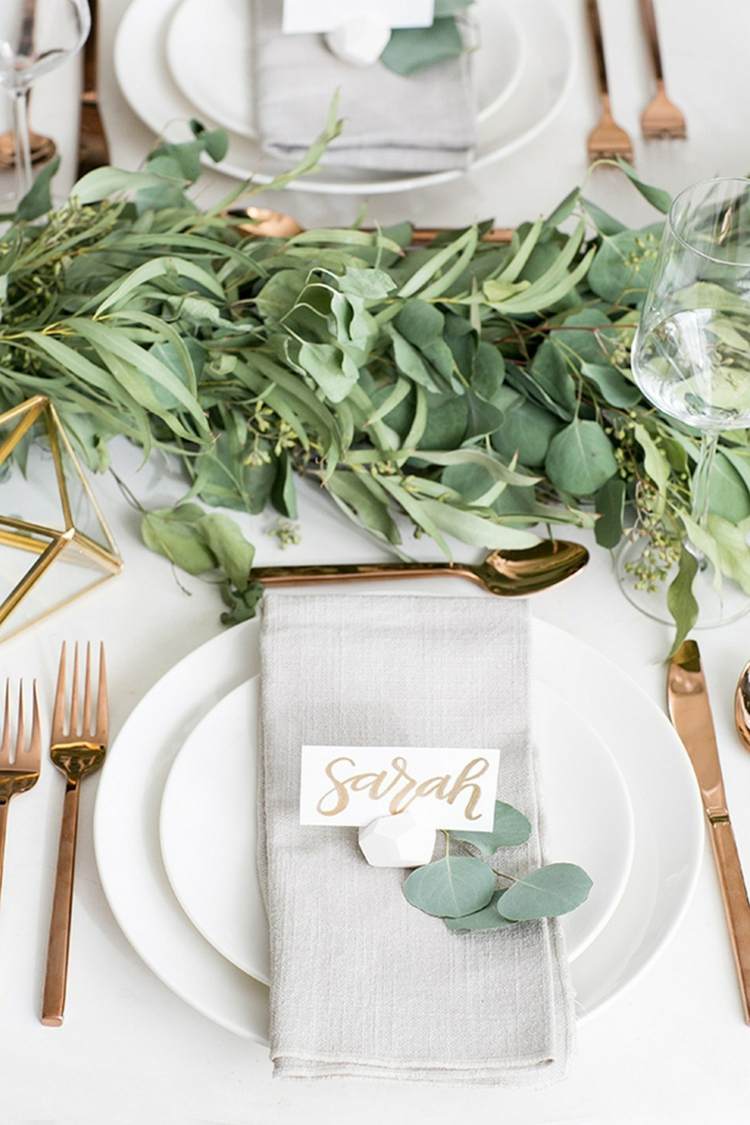 mesa decoração casamento elegante ouro verde flores pedra lugar titular cartão