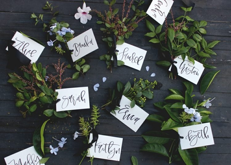 cartões de lugar para etiquetas de nome de folhas de grama de flores de casamento