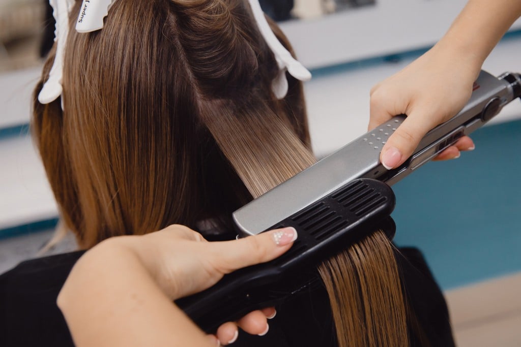 Procedimento de tratamento de queratina cabelo alisar cabelo de verão cor de cabelo castanho