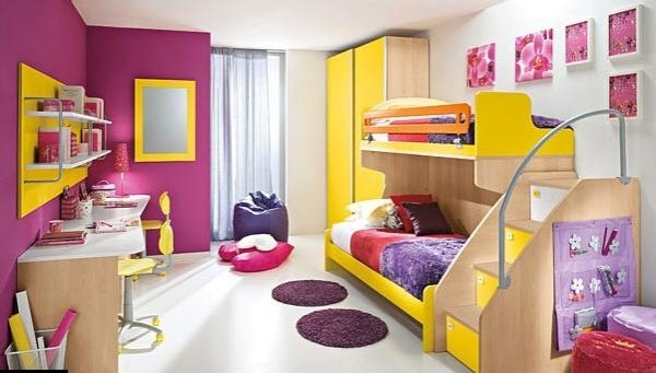 Quarto de adolescente com design adolescente rosa vermelho-amarelo beliche tapete roxo