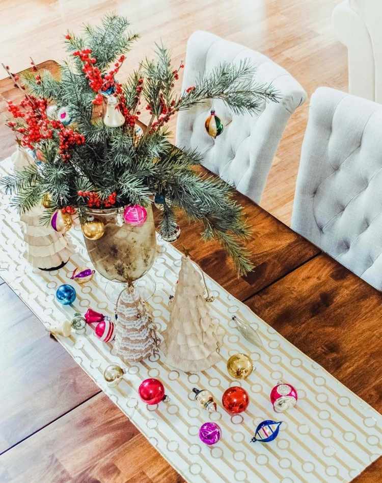 Decoração de mesa de Natal-faça-você-mesmo-tecido-árvores de natal-bolas de natal-decoração de mesa de madeira cadeiras estofadas