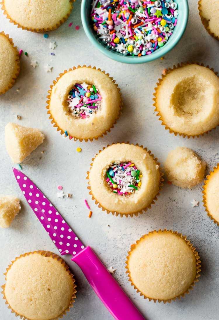 Bolo-com-uma-surpresa-faça-surpresa-você-mesmo-cupcakes