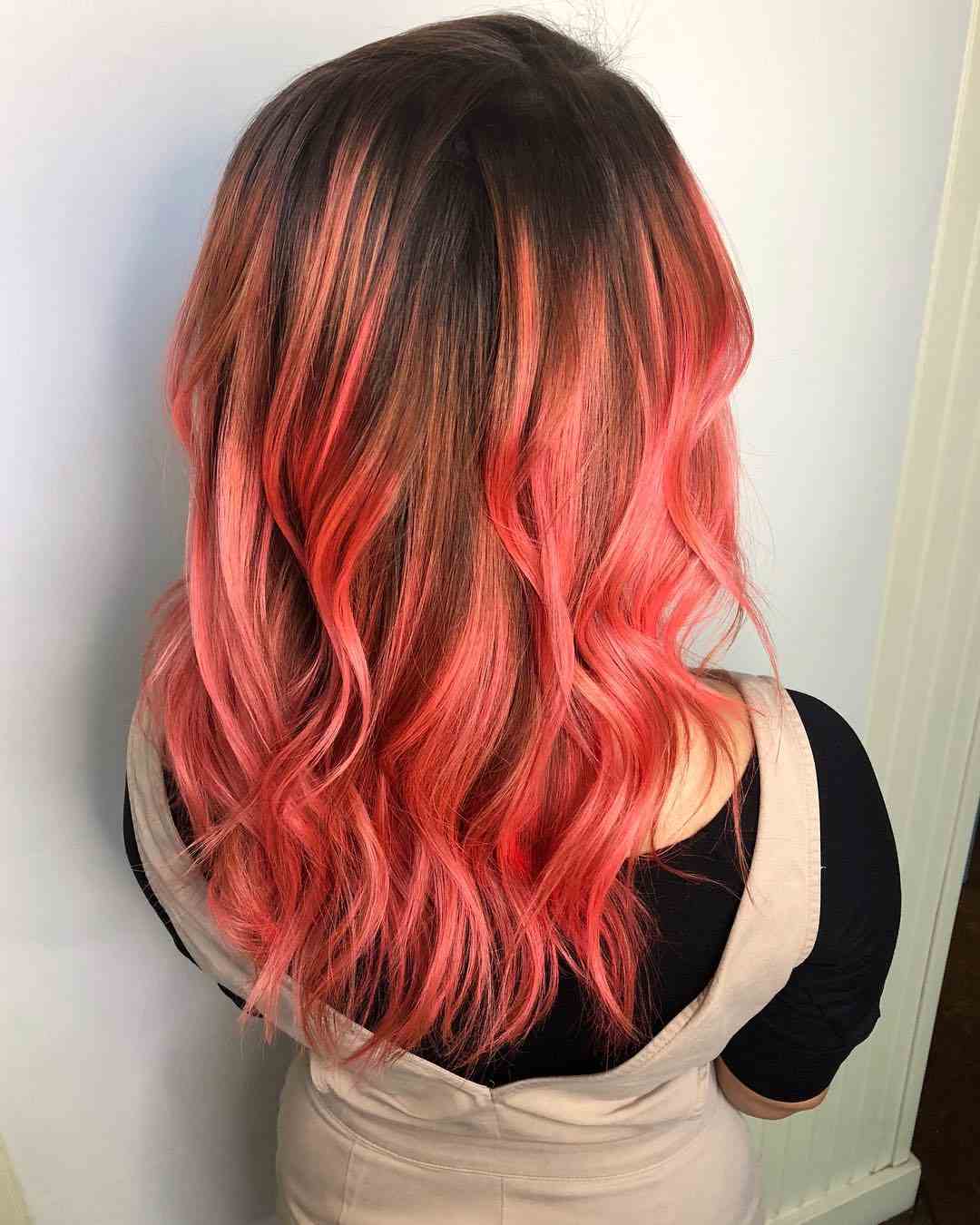 Living Coral Hair Balayage Tendências de cabelo no verão de 2019