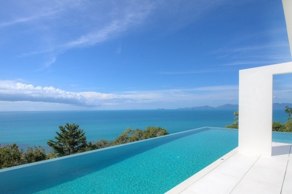 villa de férias de luxo com arquitetura inovadora na piscina infinita da tailândia