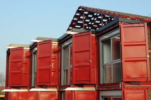 container-house-Patrick Partouche-red-facade