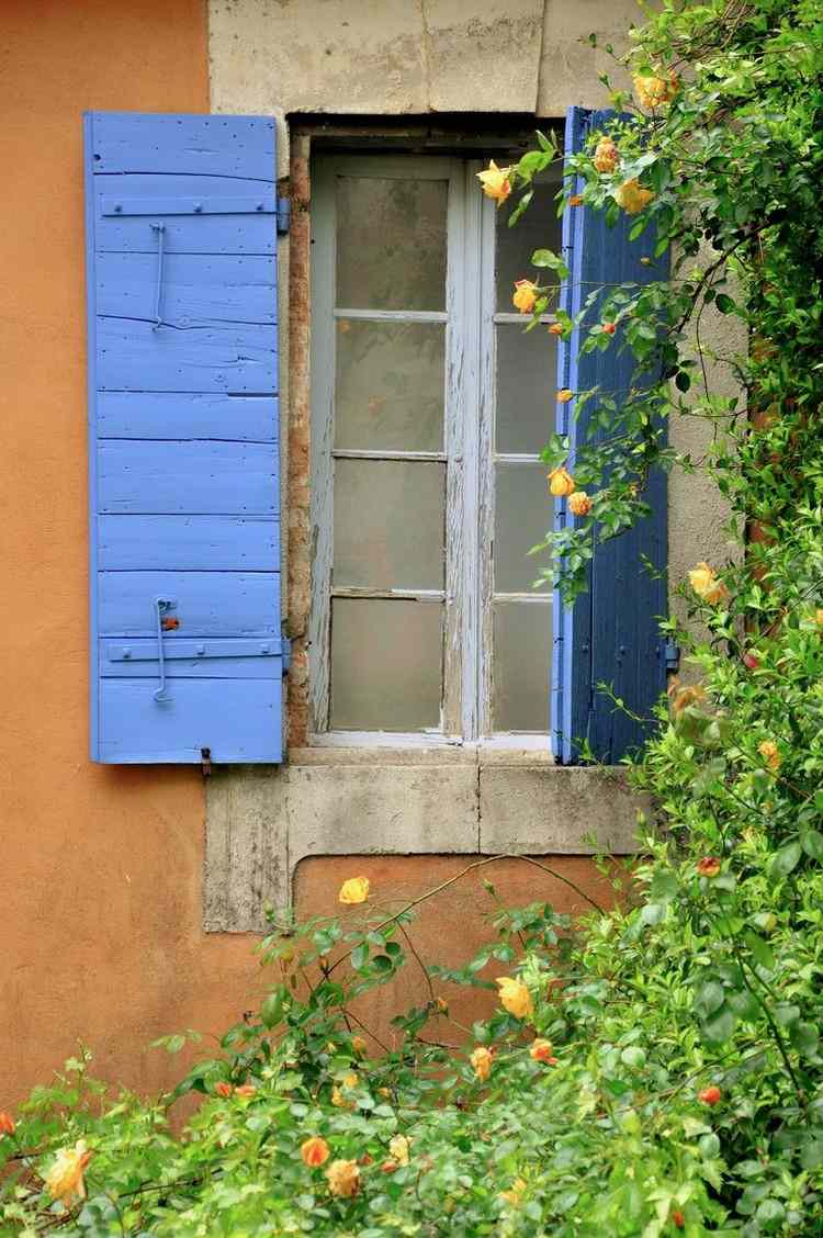 mediterrâneo-parede-design-fora-laranja-parede-pintura-azul-obturador