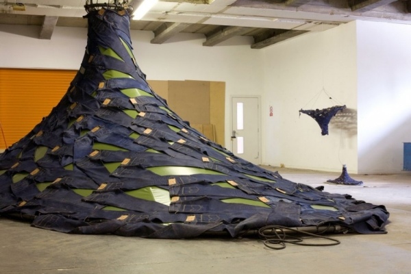 Arte da escultura em jeans levis