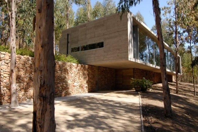 casa moderna flahcdach encosta floresta chile janela panorâmica de vidro