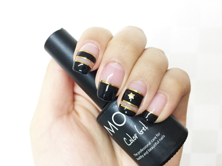 desenho de unhas em preto nude-unhas-stick-star-glitter-gold