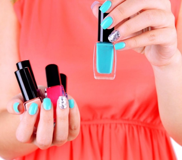 Nail-design-paint-color-blue-firsche-idea