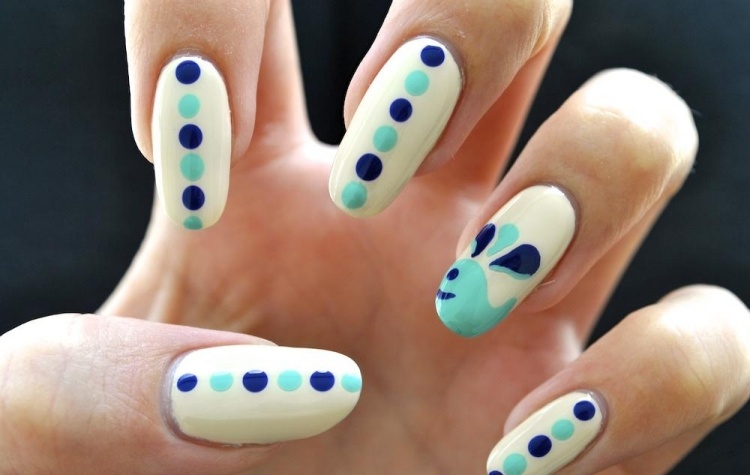 unha-desenho-creme-verão-primer-blue-dots-baleia