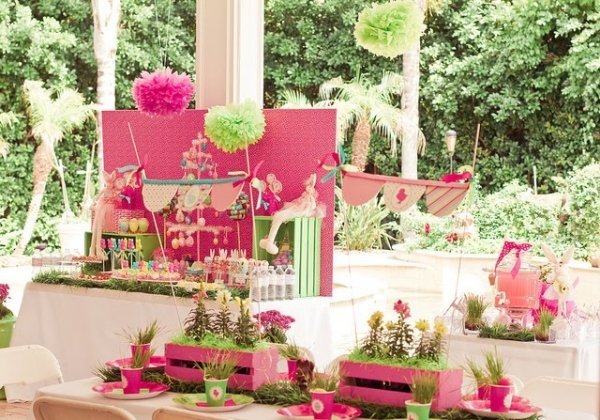 Decoração de festa para a Páscoa com as cores da primavera