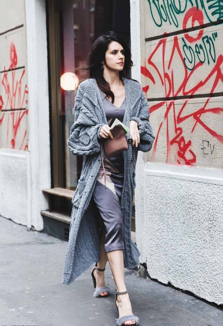 outfit-ideas-cardigans-oversize-grey-knit-grosso-lã-sandálias-pele