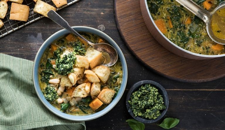 Um guisado tradicional pode ser ainda mais aromático com pesto