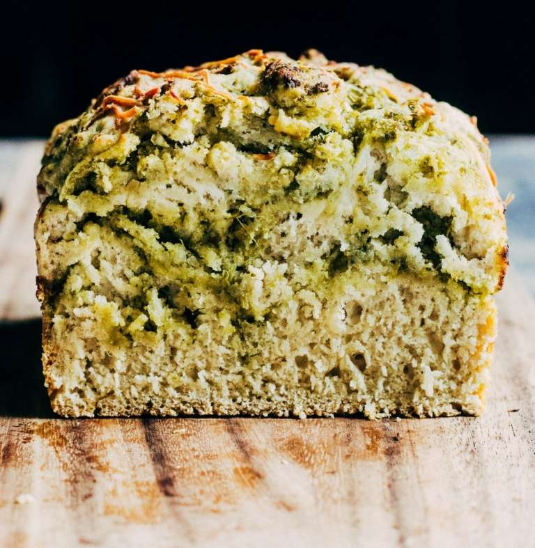 Use pesto no pão ou na massa de pão