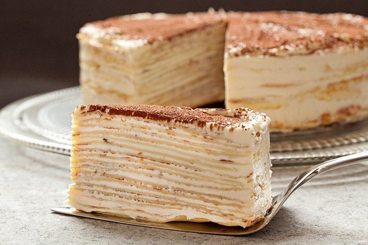 Bolo de panqueca tiramisu com receita de Bailey Bolo feito de panquecas