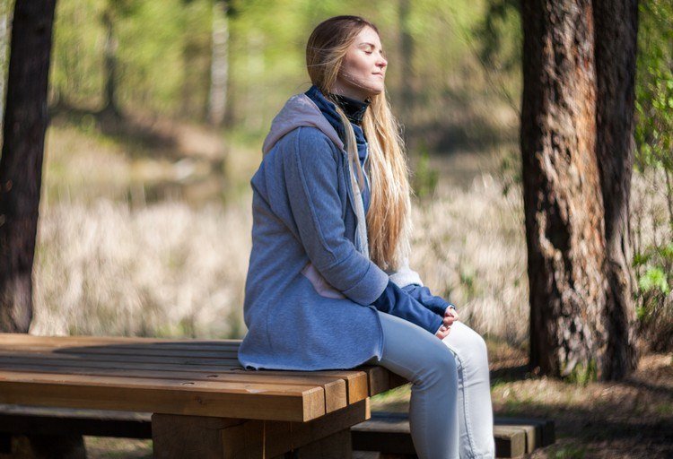 Dicas para ficar acordado no trabalho Faça uma pausa e aproveite o sol