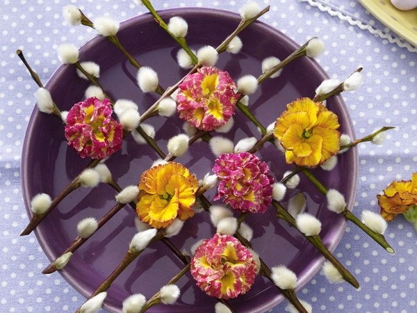 Decoração de primavera para flores de decoração de mesa.