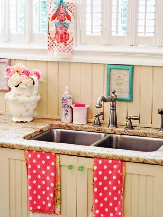 shabby-chic-kitchen-retro-faucet-pink-white