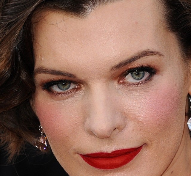 Dicas de maquiagem evite erros Milla Jovovich