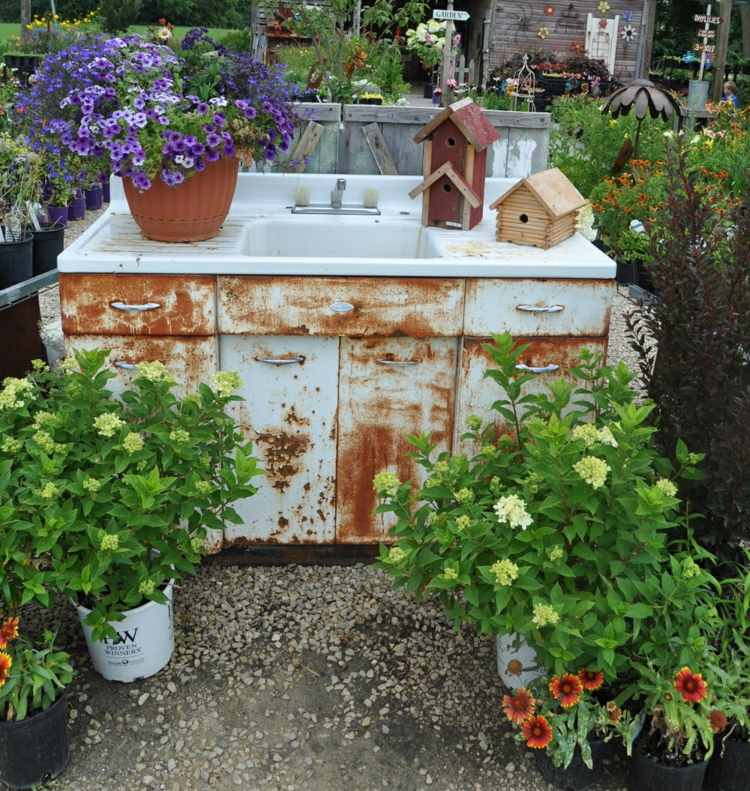 shabby-chic-garden-sink-outdoor-wash-arm-rust-metal