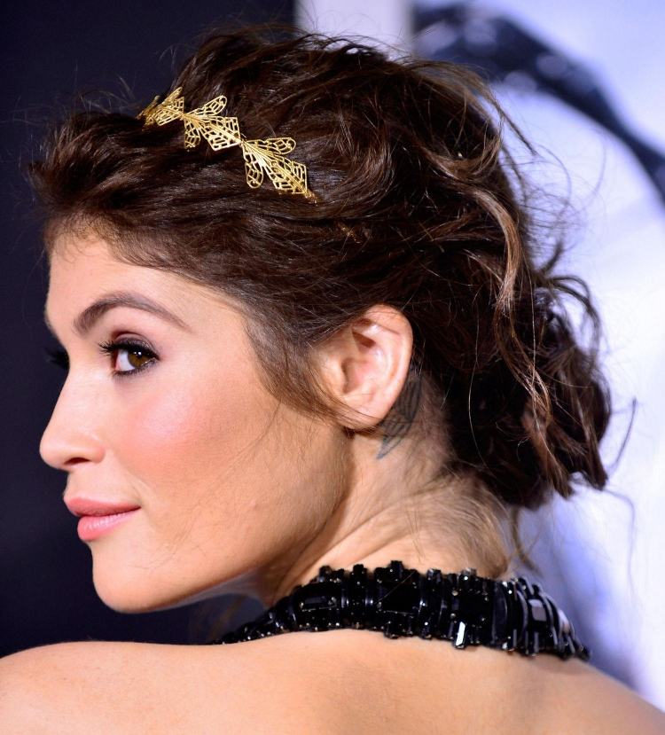 penteado de verão-dourado-cabelo-faixa-idéias-chignon-gemma-arterton