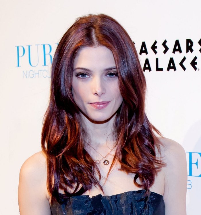 cereja-cabelo-meio-repartição-ashley-greene