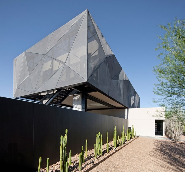 Arquitetura moderna casa unifamiliar - estrutura de rede em filigrana - moderna no deserto