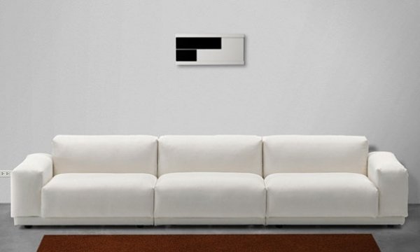 Relógio digital de parede da sala de estar - sofá branco com design inovador