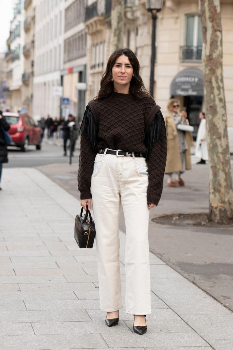 Roupas em preto e branco para o outono combinam calças brancas no inverno